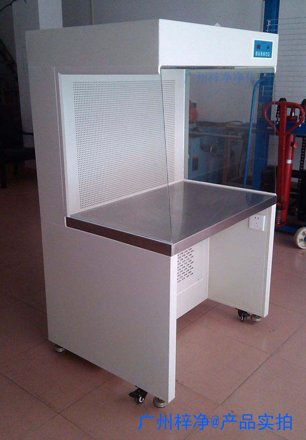 水平層流百級潔凈工作臺可連接組成生產(chǎn)流水線,也可單臺使用,可移動,靈活性強(qiáng)等優(yōu)點(diǎn)。