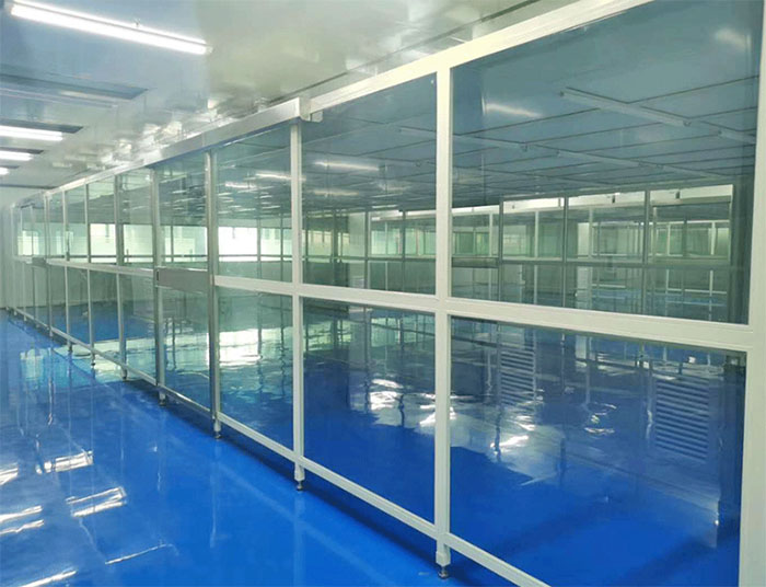 流水線潔凈棚又稱(chēng)為生產(chǎn)線潔凈室或者組裝式潔凈棚，水線生產(chǎn)無(wú)塵棚，潔凈組裝流水線生產(chǎn)潔凈棚，凈化風(fēng)淋流水線