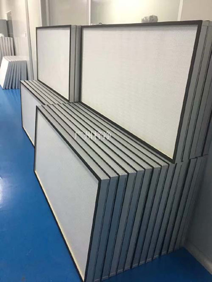 ULPA級超高效空氣過濾器適用于10000級-100級潔凈系統(tǒng)，空調(diào)系統(tǒng)，因此產(chǎn)品已廣泛應(yīng)用于電子、微電子、半導(dǎo)體、光器件、生物和醫(yī)藥線路、照相機(jī)和光學(xué)儀器、精密機(jī)械等多個領(lǐng)域。