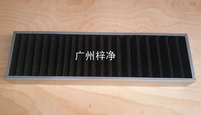 活性碳過濾器廣泛用于化學、制藥、食品、娛樂場所、需要凈化空氣的場所， 有害氣體如苯、甲醛、氨氣等的吸附脫除 溶劑的回收 ，采用活性炭氈比表面積大，吸附能力強，迅速處理各種有害氣體, 有效潔凈空氣對氣味的控制。